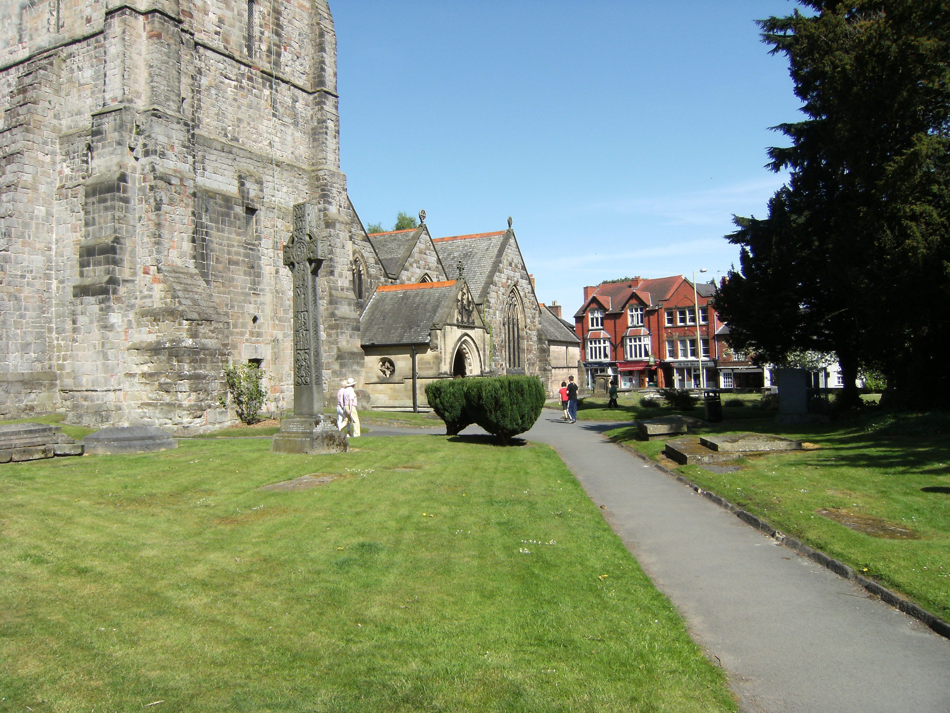 oswestry-churchyard_6097927174_o